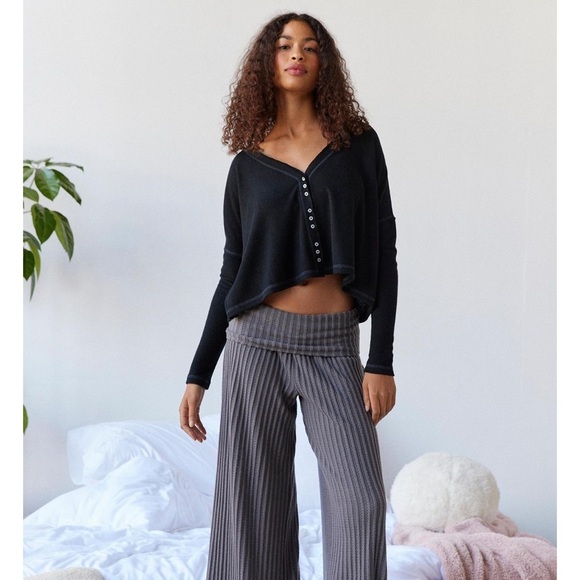 UO Out From Under BouncePlush Chloe Button-Up Top, Black, Large, NWT - Picture 2 of 4